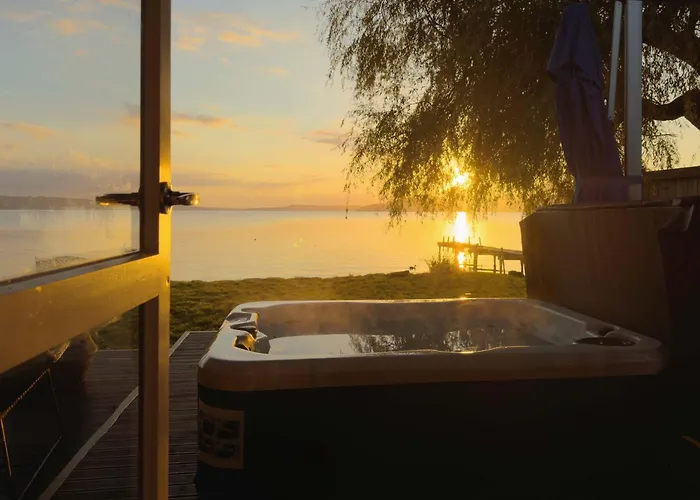 度假居 Stillwater - Stunning Lakefront Location With & Kayaks 罗托鲁阿