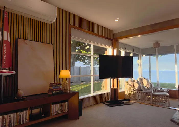 Stillwater - Stunning Lakefront Location With & Kayaks