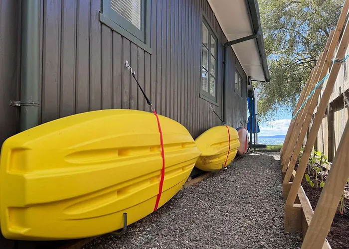 度假居 Stillwater - Stunning Lakefront Location With & Kayaks 罗托鲁阿