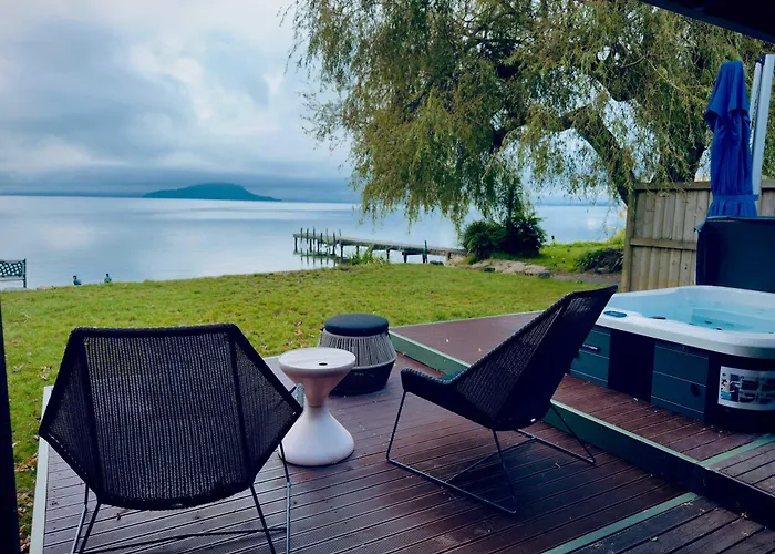 Stillwater - Stunning Lakefront Location With & Kayaks