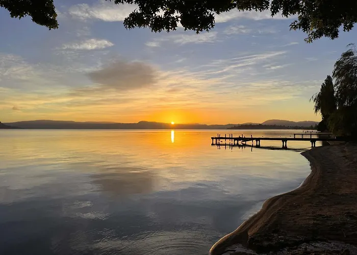 Stillwater - Stunning Lakefront Location With & Kayaks * 罗托鲁阿