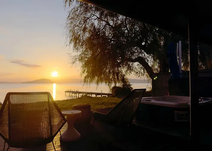 度假居 Stillwater - Stunning Lakefront Location With & Kayaks *