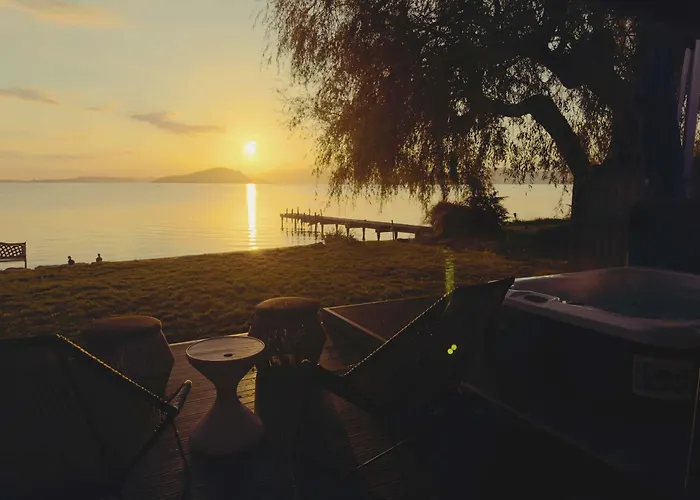度假居 Stillwater - Stunning Lakefront Location With & Kayaks 罗托鲁阿