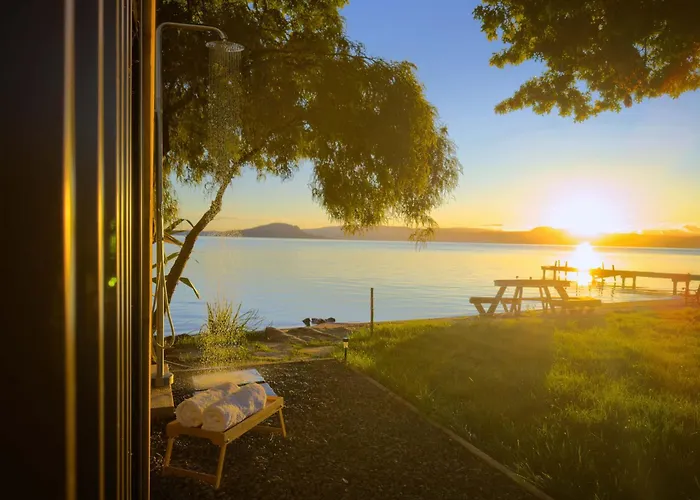 Stillwater - Stunning Lakefront Location With & Kayaks